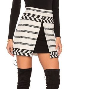 Alice + Olivia Daysi Open Front Skirt in cream and black size 8